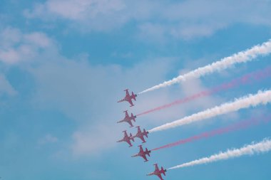 Türk Yildizlari namı diğer Teknofest 2023 'te gökyüzünde Türk Yıldızları. İstanbul Türkiye - 5.1.2023