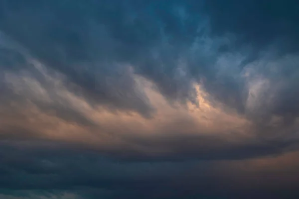 Dramatische Wolkenlandschaft Bei Sonnenaufgang Oder Sonnenuntergang Dramatische Himmel Hintergrundbild Wetter — Stockfoto