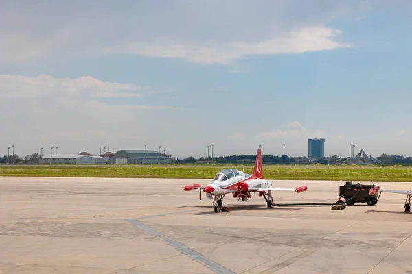 Fighter Jet Turkiska Stjärnor Eller Turk Yildizlari Banan Ataturk Flygplats — Stockfoto