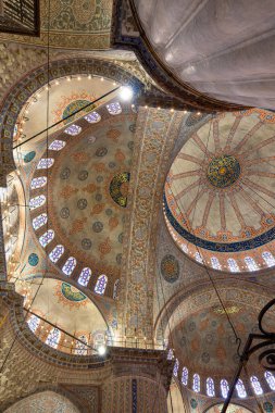 Sultanahmet Camii veya Mavi Cami Kubbeleri. Osmanlı mimari arka plan fotoğrafı. İstanbul Türkiye - 5.15.2023