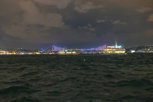 Κωνσταντινούπολη Νύχτες Φόντο Φωτογραφία Φέρι Και Γέφυρα Του Βοσπόρου Ταξίδι — Φωτογραφία Αρχείου