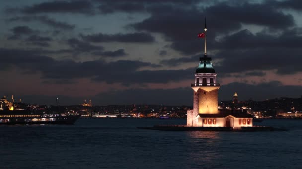 Kiz Kulesi Maidens Tower Uitzicht Nachts Met Bewolkte Lucht Istanbul — Stockvideo