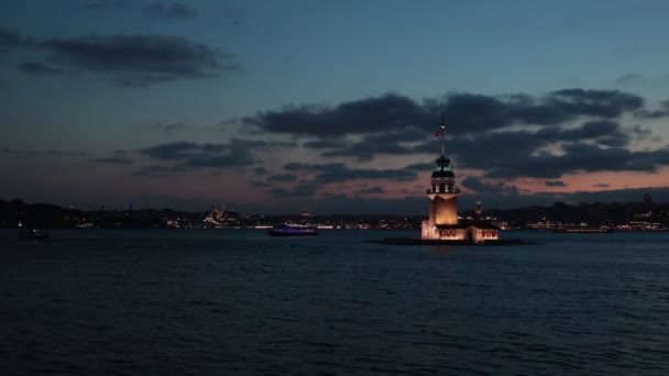 Κωνσταντινούπολη Νύχτα Maidens Tower Άλλως Kiz Kulesi Μερικώς Θολό Ουρανό — Αρχείο Βίντεο