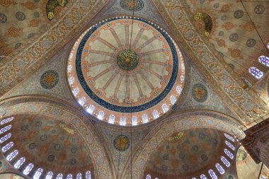 Sultan Ahmet 'in, Sultanahmed' in ya da Mavi Cami 'nin kubbeleri. İslami mimari arka plan fotoğrafı. İstanbul Türkiye - 5.15.2023