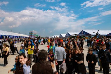 Teknofest 2023 Atatürk Havalimanı 'nda çoğunluğu gençlerle dolu. İstanbul Türkiye - 5.1.2023