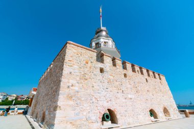 Kiz Kulesi ya da İstanbul 'daki Bakire Kulesi. İstanbul 'un yeni yenilenmiş ünlü binası. İstanbul Türkiye - 7.11.2023