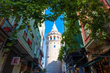 Galata Kulesi. İstanbul konsept fotoğrafını ziyaret et. İstanbul Türkiye - 7.15.2023