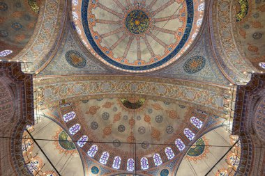 Sultan Ahmed Camii 'nin iç manzarası, nam-ı diğer Mavi Cami. İstanbul Türkiye - 5.15.2023