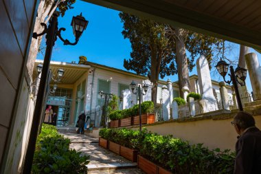 Yahya Efendi Dergahi veya Yahya Efendi Beşiktaş 'taki mezar ve camii. İstanbul Türkiye - 3.24.2023