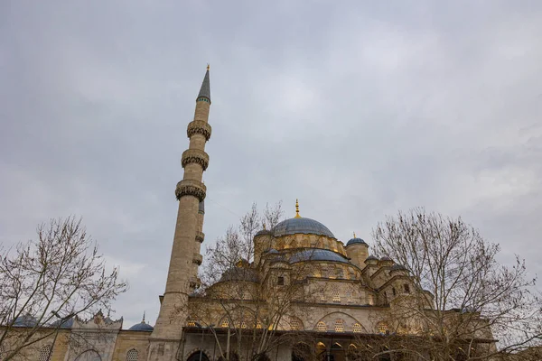 Eminonu Yeni Cami Vagy Mecset Felhős Égbolttal Isztambul Nevezetességei — Stock Fotó