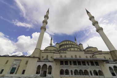 Ankara 'daki Kocatepe Camii' nin dış manzarası. Ramazan veya İslami arkaplan fotoğrafı.