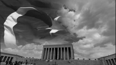 Türk Bayrağıyla Anitkabir. Atatürk konsepti 4k monokrom çekimlerinin 10 Kasım ya da 10 Kasım anma günü.