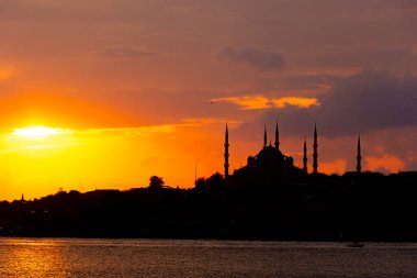 İstanbul fotoğrafı. Sultanahmet 'in silueti veya Sultan Ahmed veya Mavi Cami. Ramazan veya İslami konsept fotoğrafı.