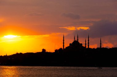 İstanbul fotoğrafı. Sultanahmet 'in silueti veya Sultan Ahmed veya Mavi Cami. Ramazan veya İslami konsept fotoğrafı.
