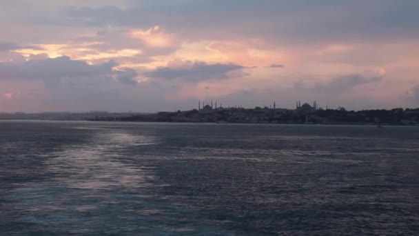 Isztambul Látképe Napnyugtakor Egy Kadikoy Kompról Látogasson Isztambulba — Stock videók