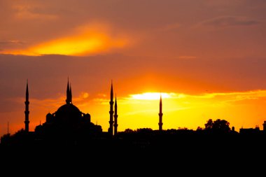 Ramazan veya İslami konsept fotoğraf. Mavi Cami 'nin Silueti veya Sultanahmet Camii.