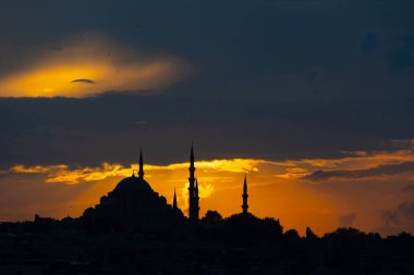 Süleyman Camii 'nin silueti. Ramazan veya İslami konsept fotoğraf. İstanbul arka plan fotoğrafı.