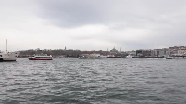 Istanbul Utsikt Från Karakoy Distrikt Med Färjor Och Historiska Halvön — Stockvideo