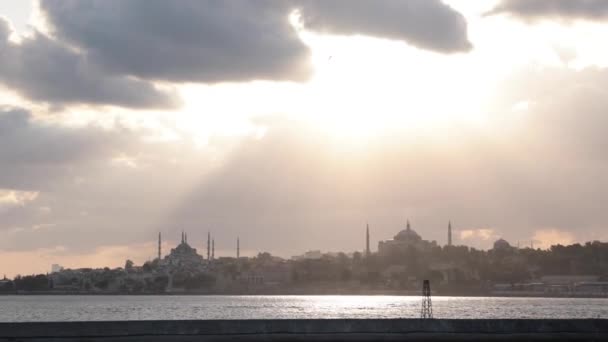 Vista Estambul Atardecer Desde Ferry Santa Sofía Mezquita Sultanahmet Fondo — Vídeo de stock