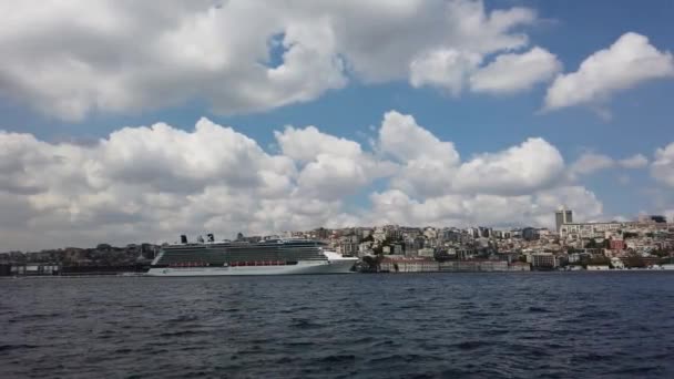 Besök Istanbul Konceptvideo Ett Kryssningsfartyg Dockade Vid Galataport Istanbul Turkiye — Stockvideo