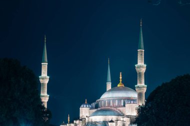 Sultanahmet Camii ya da Mavi Cami manzarası. Ramazan, İslami veya laylat al-Qadr veya kadir gecesi arkaplan fotoğrafı. 