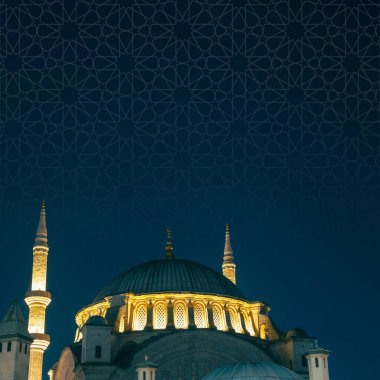 İslam ya da Ramazan imajı. İslami desenli Nuruosmaniye Camii. Laylat al-Qadr veya kadir gecesi arkaplanı.