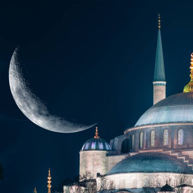 Cami ve hilal. Ramazan veya laylat al-Qadr veya kadir gecesi veya İslami konsept resmi. 