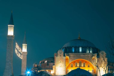 Ayasofya ya da Ayasofya Camii geceleri. İslami ya da ramazan fotoğrafı. Laylat al-Qadr veya kadir gecesi kavramı.