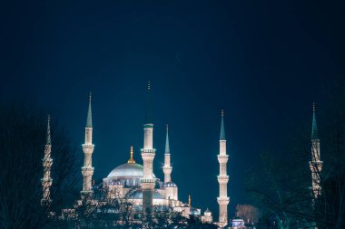 Sultanahmet Camii ya da Mavi Cami manzarası. Ramazan veya İslami konsept fotoğraf. Laylat al-Qadr veya kadir gecesi arkaplan fotoğrafı.