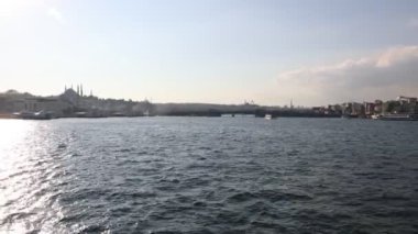 Feribottan İstanbul manzarası. İstanbul Türkiye - 9.24.2022