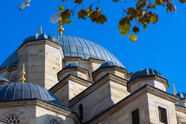 Eminonu Yeni Camii ya da Yeni Cami 'nin mimari detayları. İslami mimari arka plan fotoğrafı.