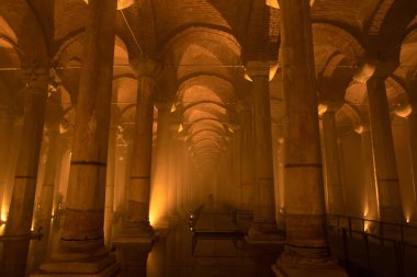 Bazilika Sarnici veya Yerebatan Sarnici. İstanbul konsept fotoğrafına git. İstanbul Türkiye - 8.3.2022