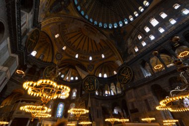 Ayasofya Camii 'nin ya da Ayasofya' nın iç manzarası. İstanbul Türkiye - 4.14.2023