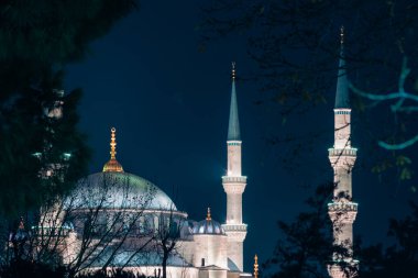 Gece Mavi Cami ya da Sultanahmet Camii. İslami konsept. Ramazan veya laylat al-Qadr veya kadir gecesi arkaplan fotoğrafı.