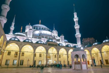 Mavi Cami ya da Sultanahmet Camii. Ramazan veya İslami konsept fotoğraf. İstanbul Türkiye - 11.30.2023
