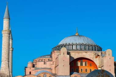 Ayasofya Camii ya da Ayasofya 'da açık mavi gökyüzü. Ramazan veya İslami konsept fotoğrafı.