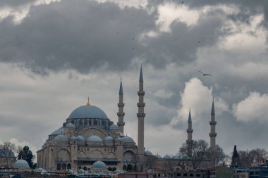 Dramatik bulutlu Süleyman Camii. İstanbul arka plan fotoğrafı. Ramazan veya İslami kavram.