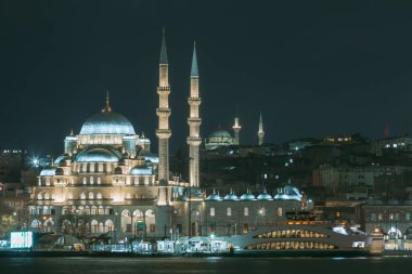 İstanbul fotoğrafı. Eminonu Yeni Camii ya da Yeni Cami geceleri. Ramazan veya İslami arkaplan fotoğrafı.