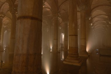 Bazilika Sarnici ya da Yerebatan Sarnici görüşü. İstanbul 'u ziyaret et. İstanbul Türkiye - 8.3.2022