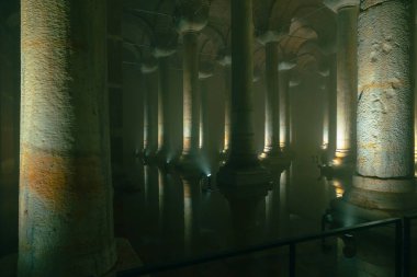 Yerebatan Sarnici ya da Bazilika Sarnıcı görüşü. İstanbul Türkiye - 8.3.2022