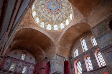 İstanbul 'daki Kalenderhane Camii' nin iç manzarası. İstanbul Türkiye - 10.15.2021