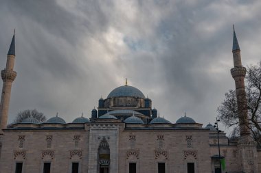 Bayezid Camii veya Beyazit Camii dramatik bulutlu. Ramazan veya İslami konsept fotoğrafı.