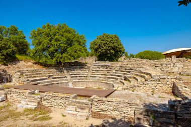 Truva antik kenti Odeon. Antik şehir harabeleri Türkiye konsept arka plan fotoğrafında.