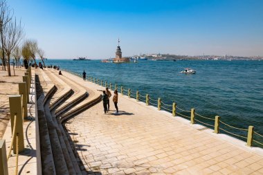 İstanbul arka plan fotoğrafı. Kiz Kulesi namı diğer Salacak 'tan Bakire Kulesi manzarası. İstanbul Türkiye - 4.5.2024