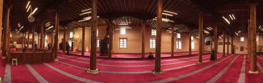 Sivrihisar Ulu Cami 'nin panoramik görüntüsü ya da ahşap hipsostyle ünlü Büyük Cami. Eskisehir Türkiye - 4.12.2024