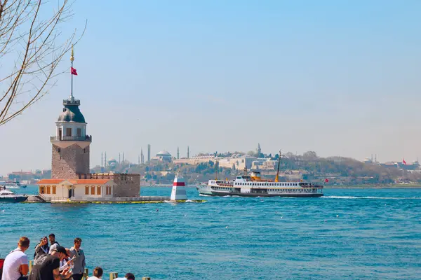 Kiz Kulesi Alias Menara Maiden Pemandangan Dengan Pemandangan Kota Istanbul — Stok Foto