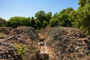 Schliemann 'ın Truva Çukuru Türkiye' deki antik şehir kalıntıları. Türkiye konsept imajının tarihi yerleri.
