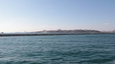 İstanbul 'un Kadıköy Körfezi' ndeki bir feribottan manzarası. İstanbul arka plan videosunu ziyaret et.