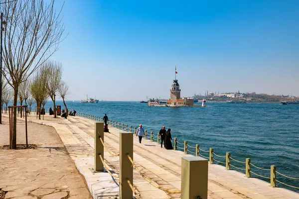 Kiz Kulesi ya da Maiden 's Tower ve İstanbul şehri. İstanbul Türkiye - 4.5.2024