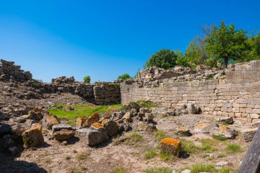 Çanakkale 'deki Truva Antik Kenti harabeleri. Türkiye konsept arkaplan fotoğrafını ziyaret et.